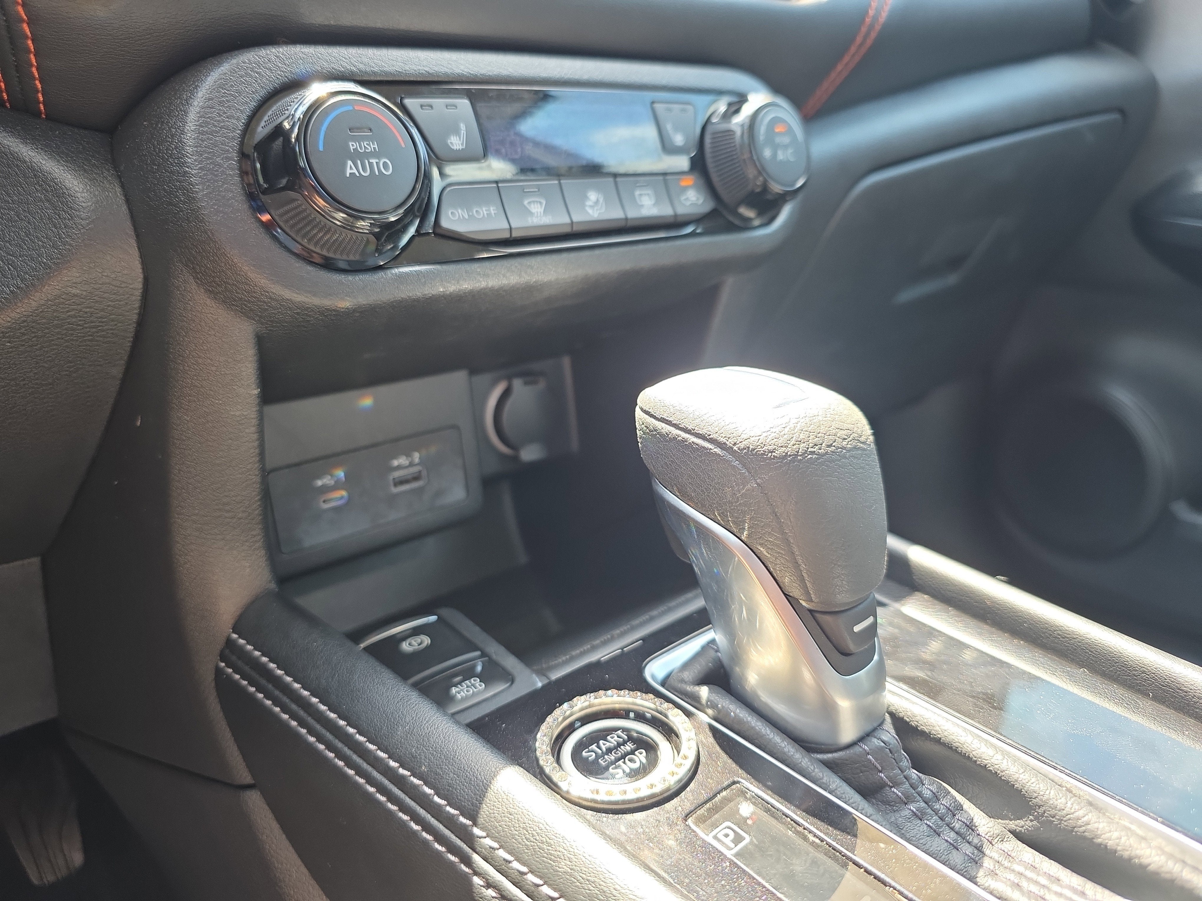 2022 Nissan Kicks SR