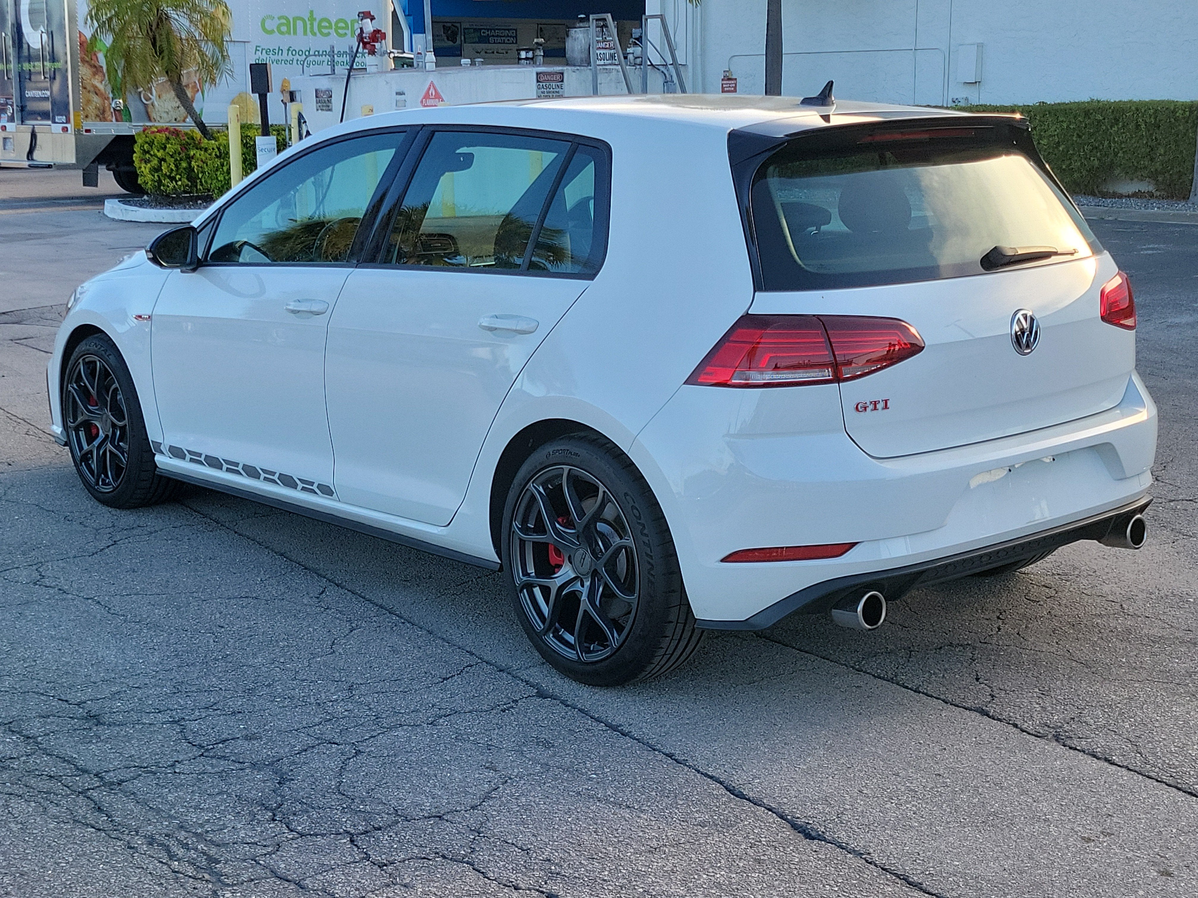 2021 Volkswagen Golf GTI S