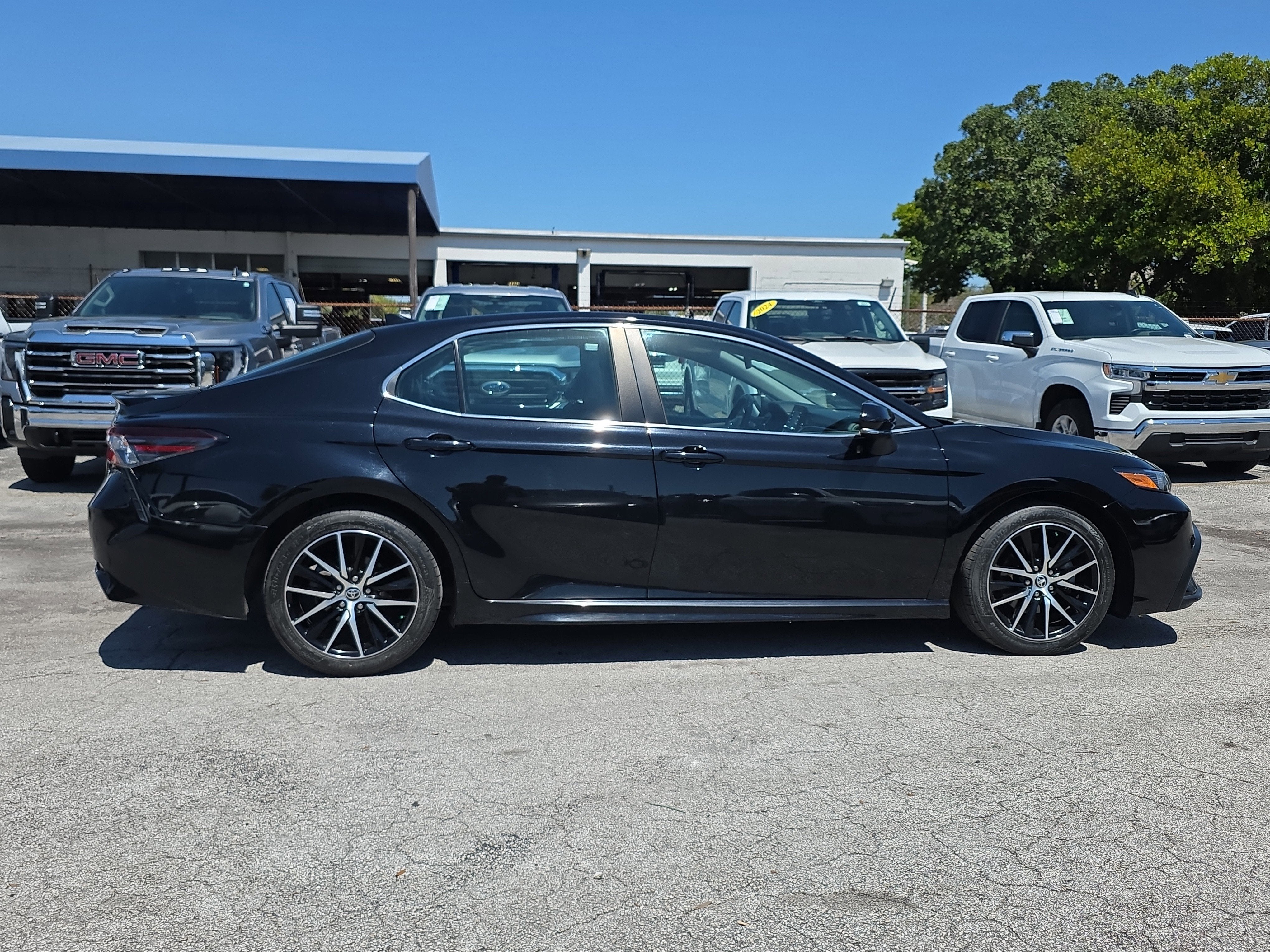 2023 Toyota Camry SE