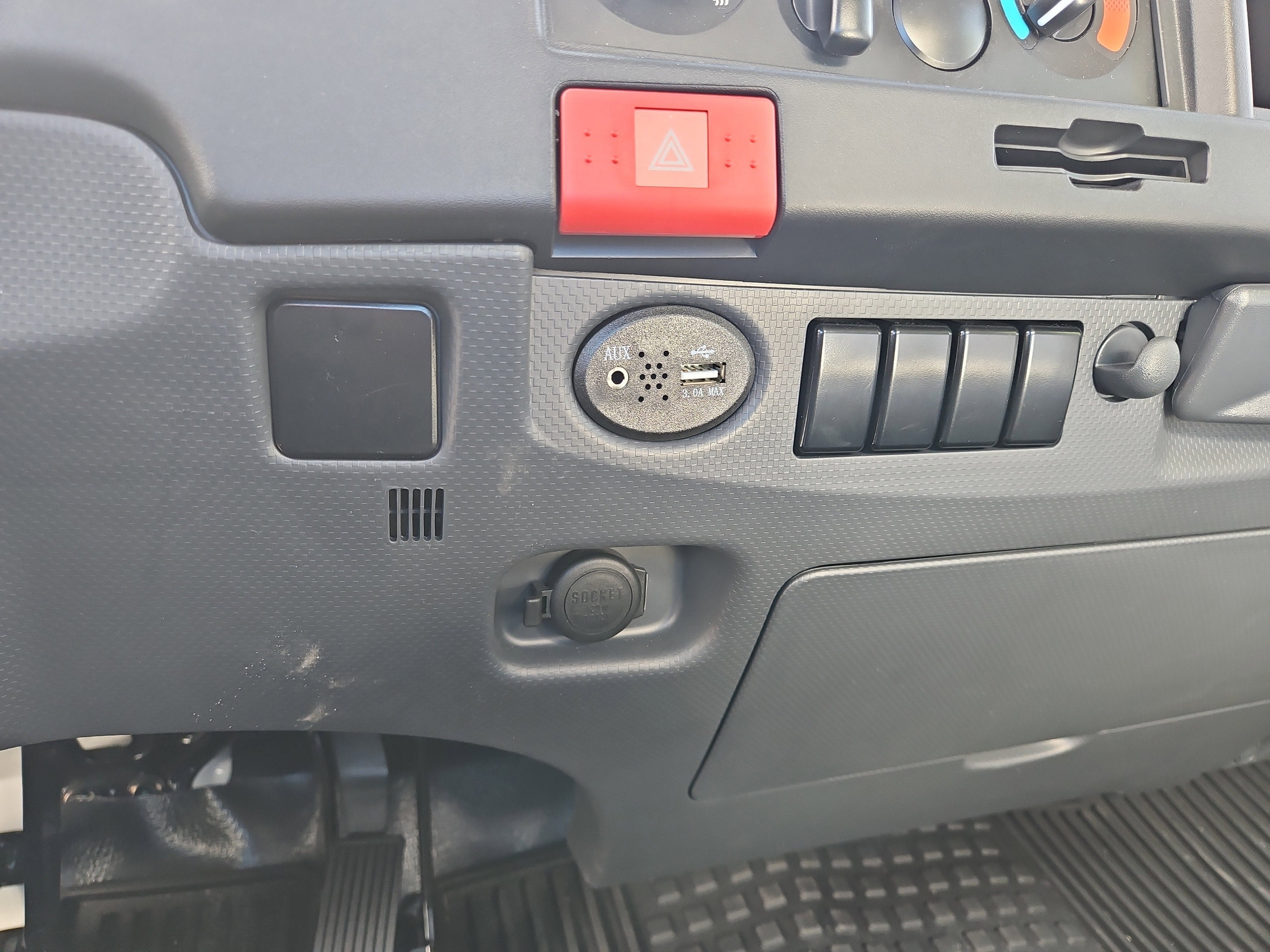 2025 Chevrolet Low Cab Forward 5500 XG Base