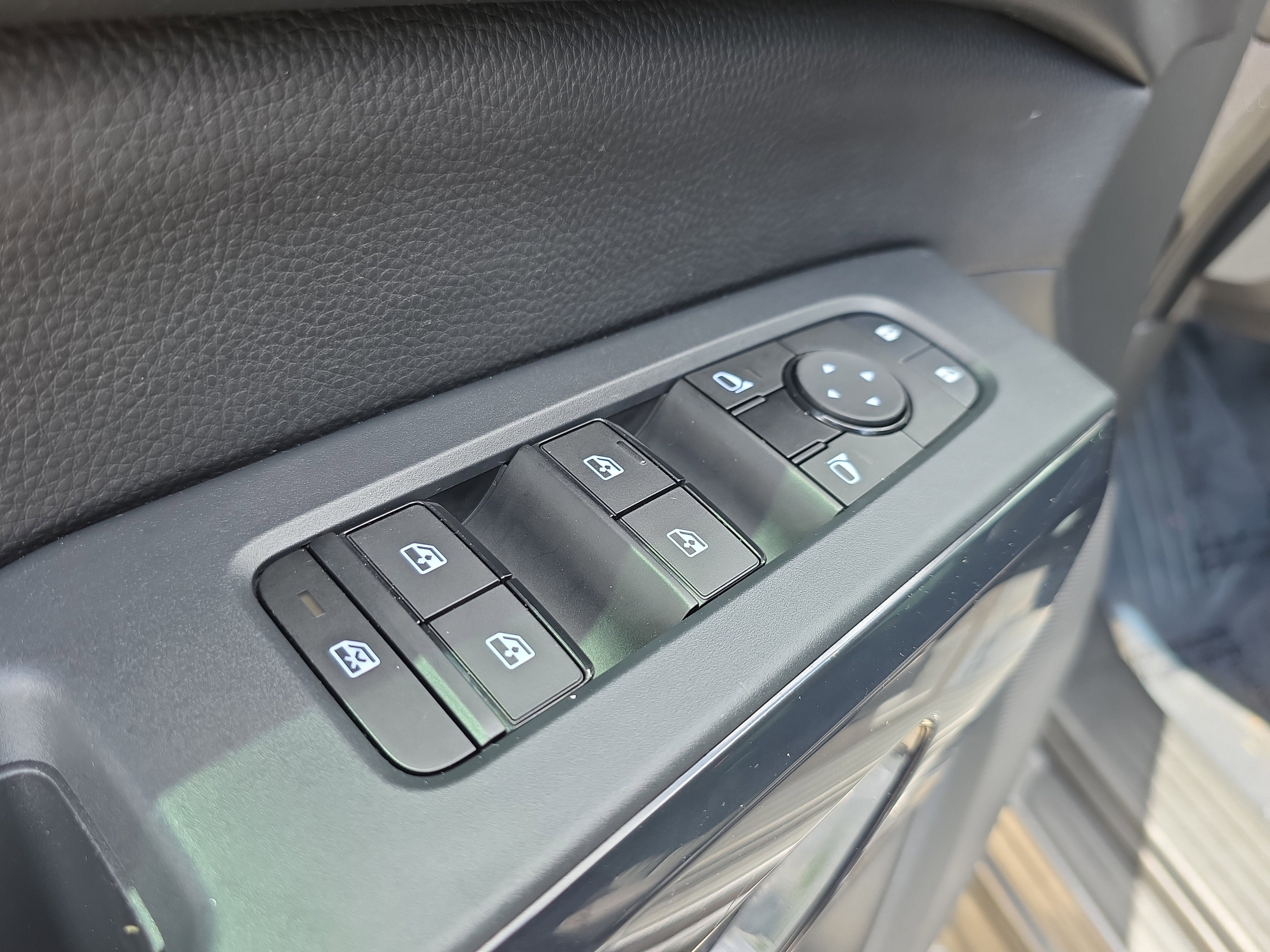 2024 Nissan Pathfinder S