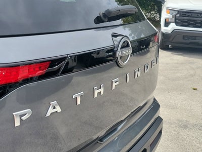 2025 Nissan Pathfinder SV