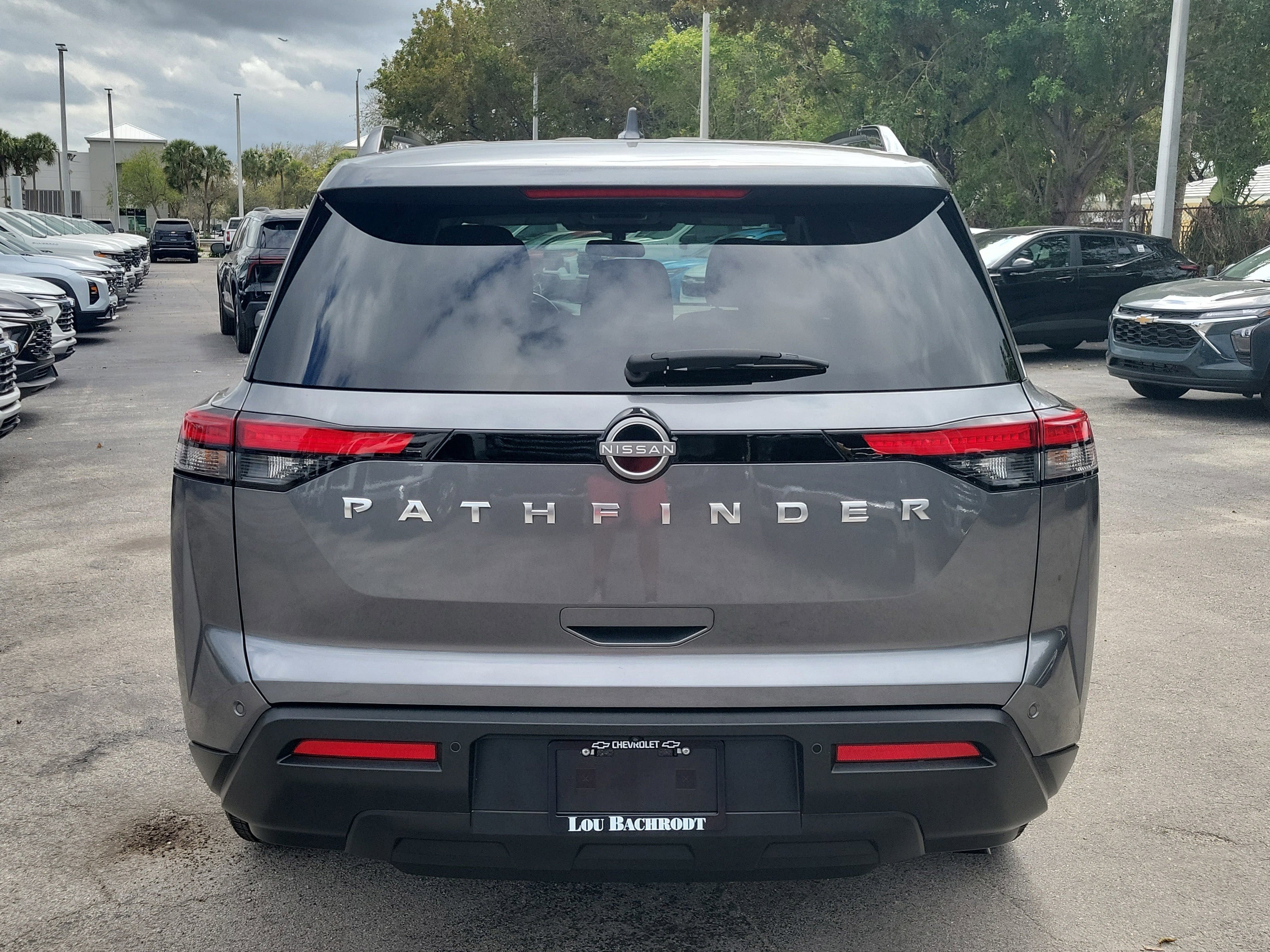 2025 Nissan Pathfinder SV