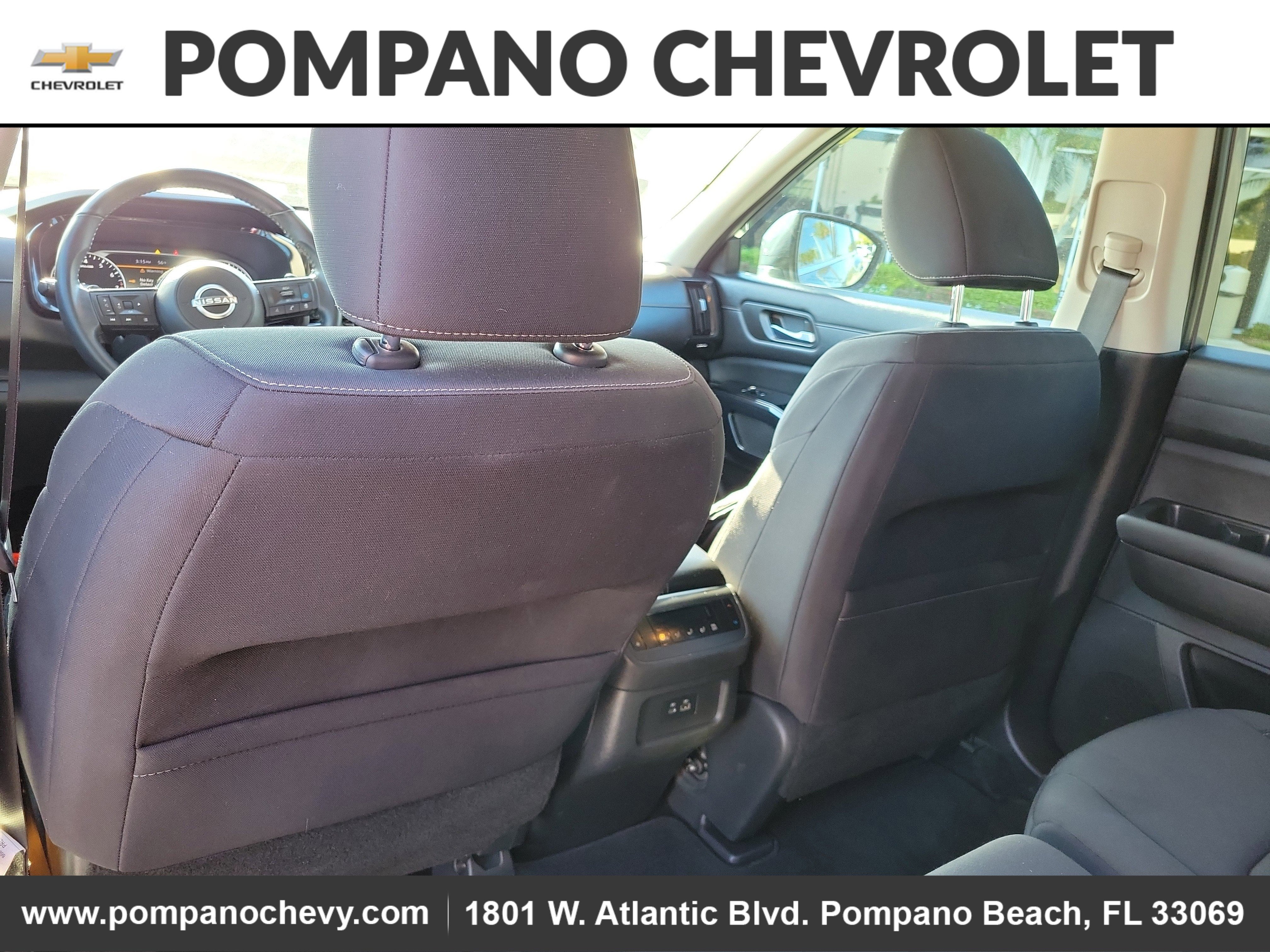 2022 Nissan Pathfinder SV