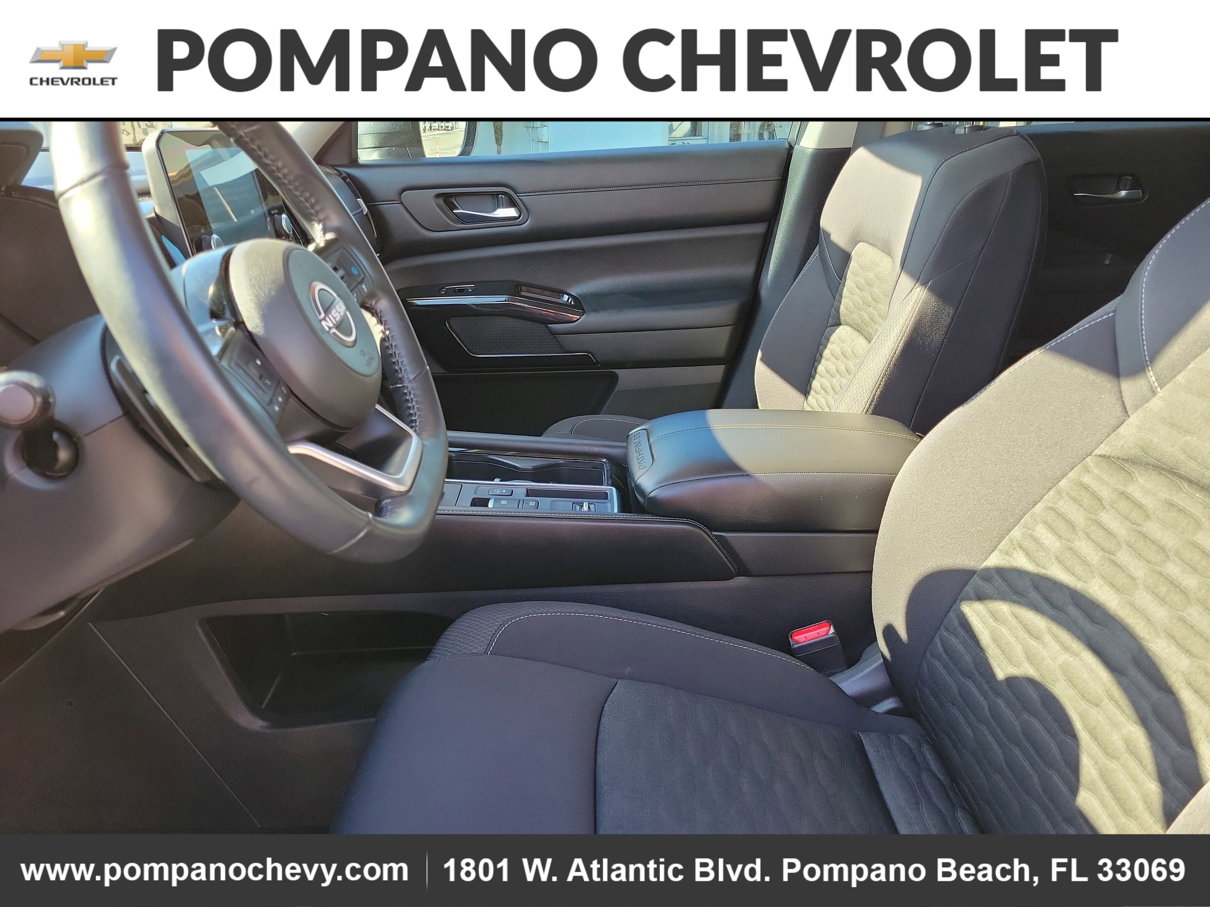 2022 Nissan Pathfinder SV