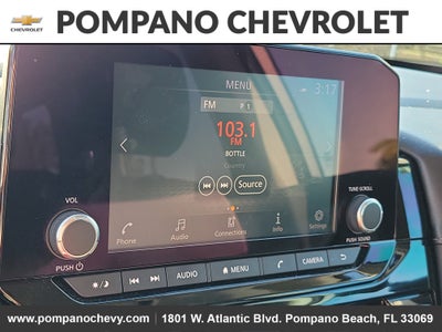 2022 Nissan Pathfinder SV