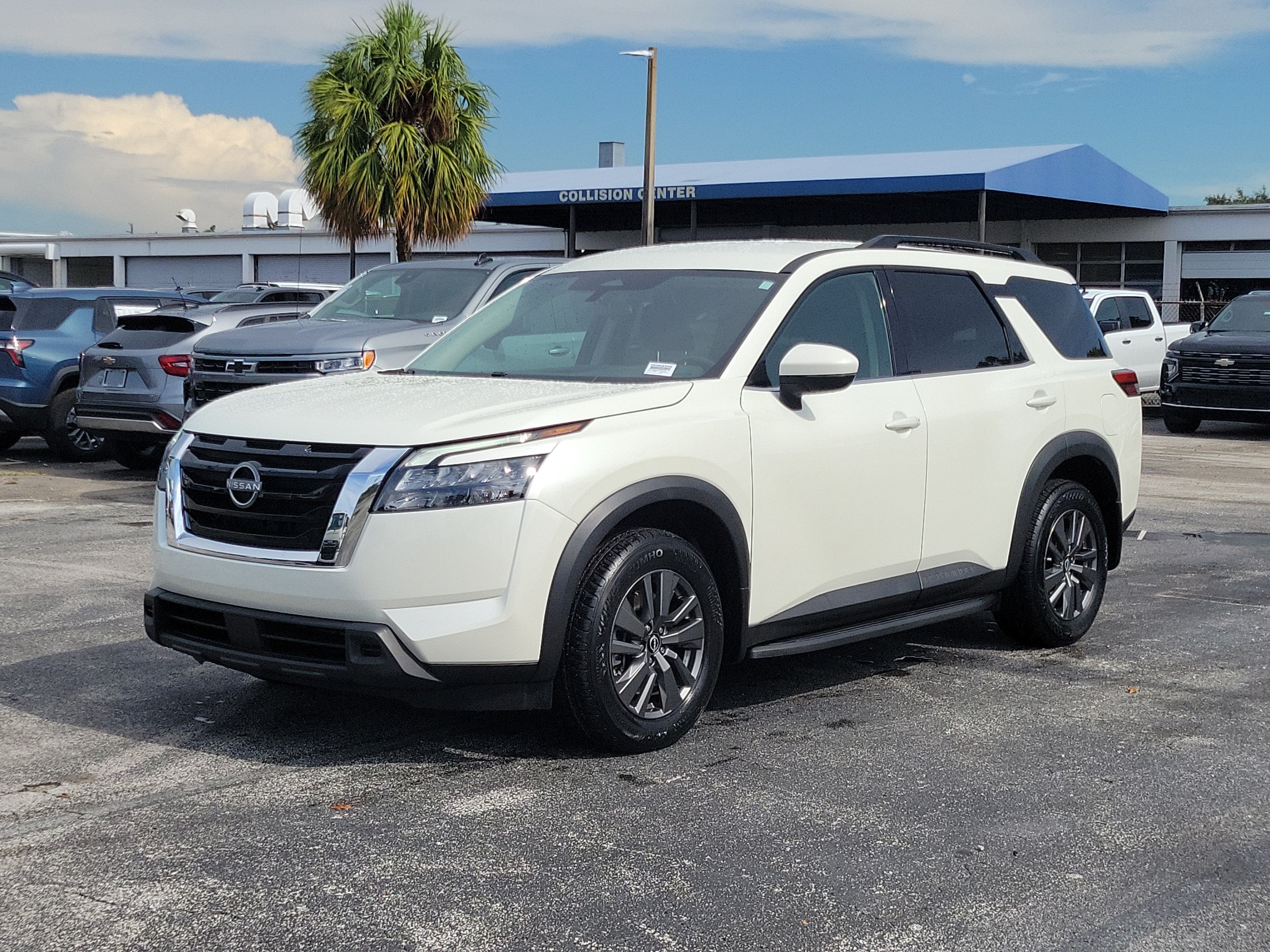 2024 Nissan Pathfinder SV