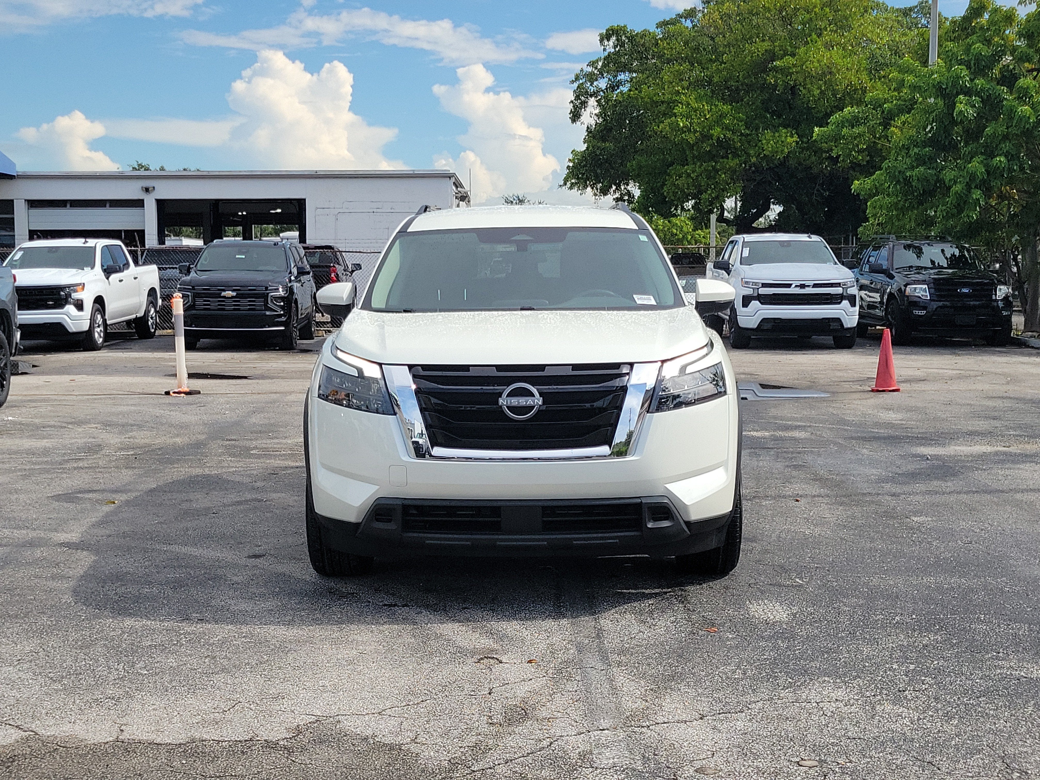 2024 Nissan Pathfinder SV