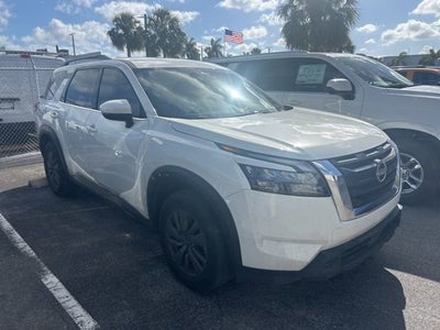 2024 Nissan Pathfinder SV