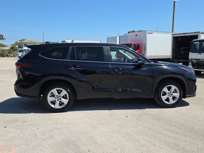 2024 Toyota Highlander LE