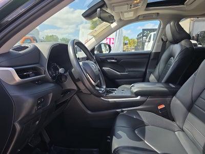 2024 Toyota Highlander LE