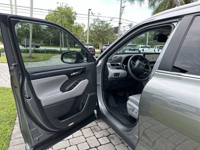 2025 Toyota Highlander LE