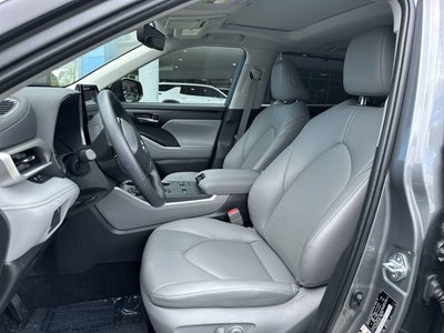 2025 Toyota Highlander LE