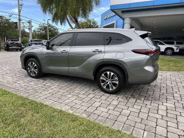 2025 Toyota Highlander LE