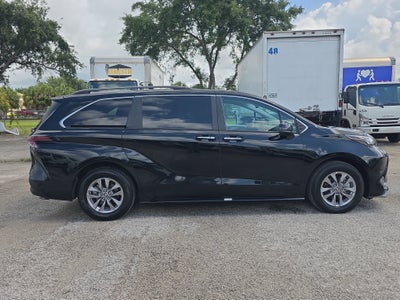 2024 Toyota Sienna XLE