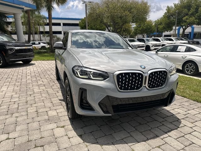 2023 BMW X4 xDrive30i