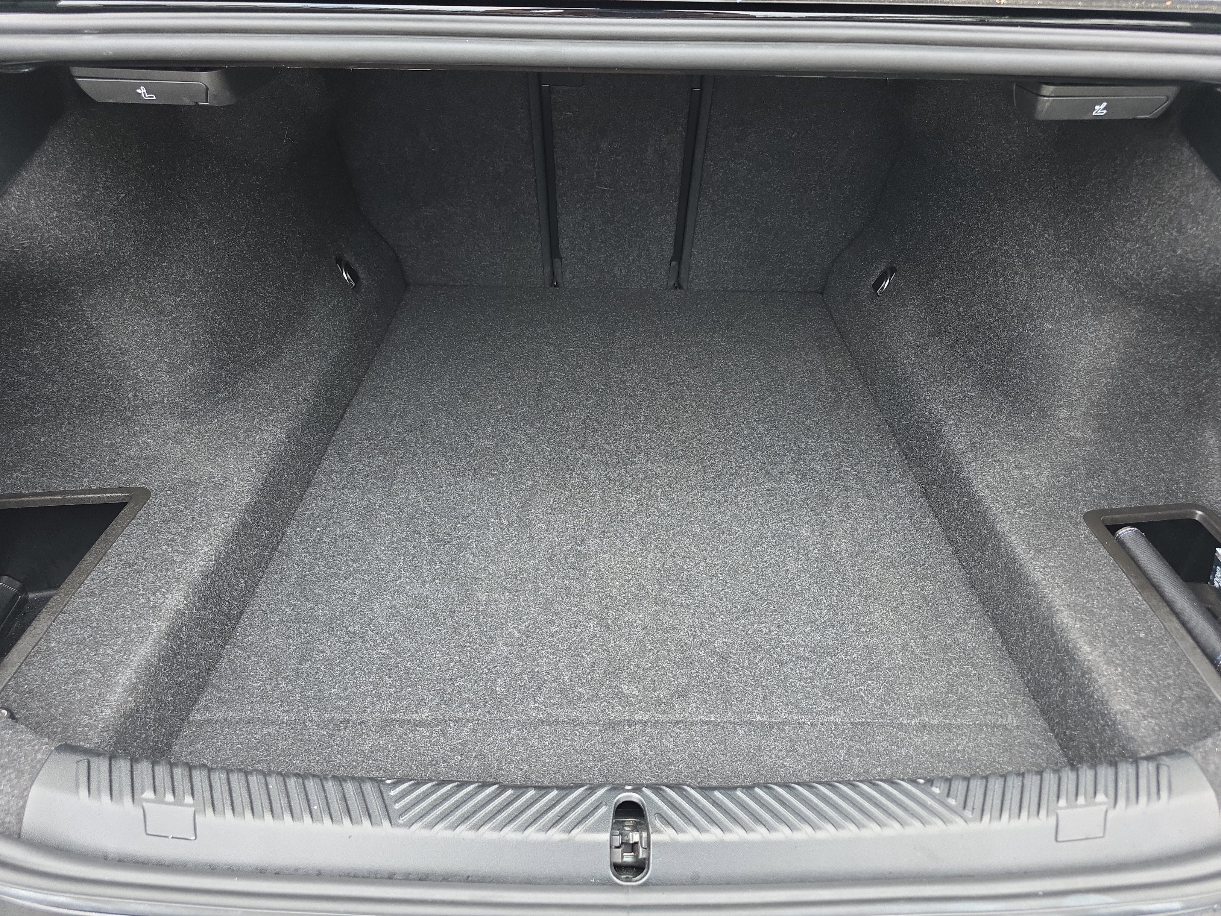 2025 BMW 5 Series 530i