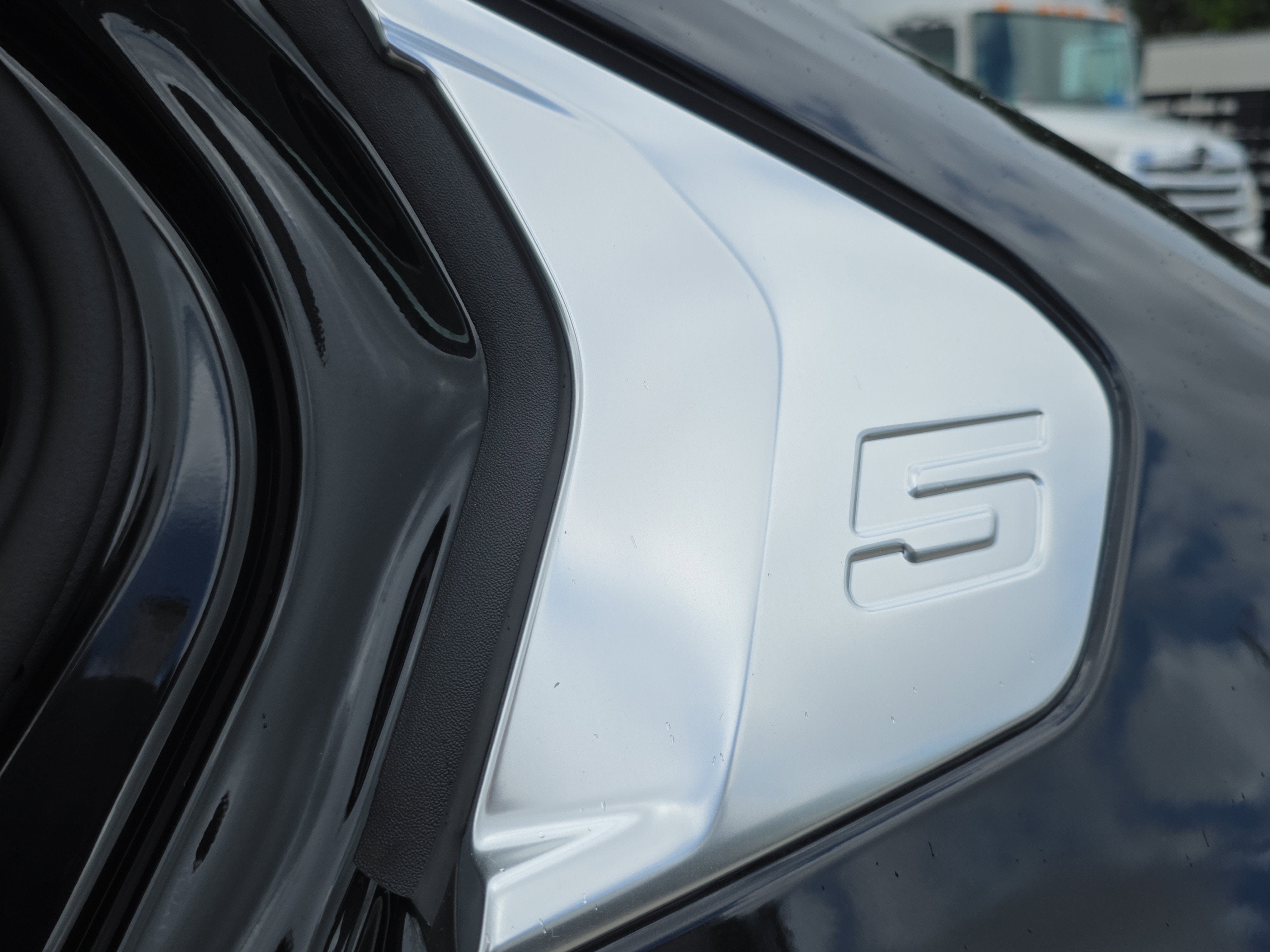 2025 BMW 5 Series 530i