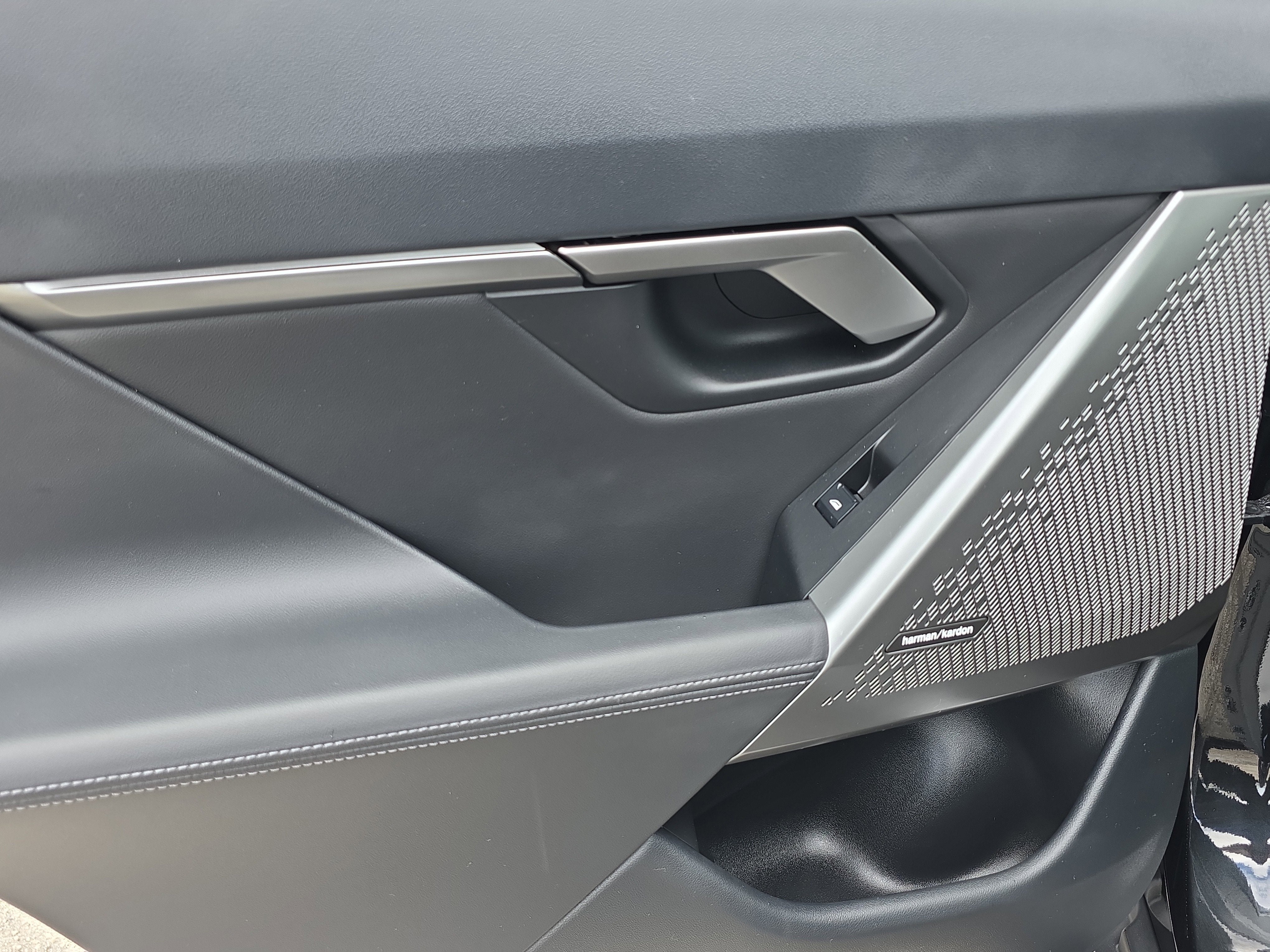 2025 BMW 5 Series 530i