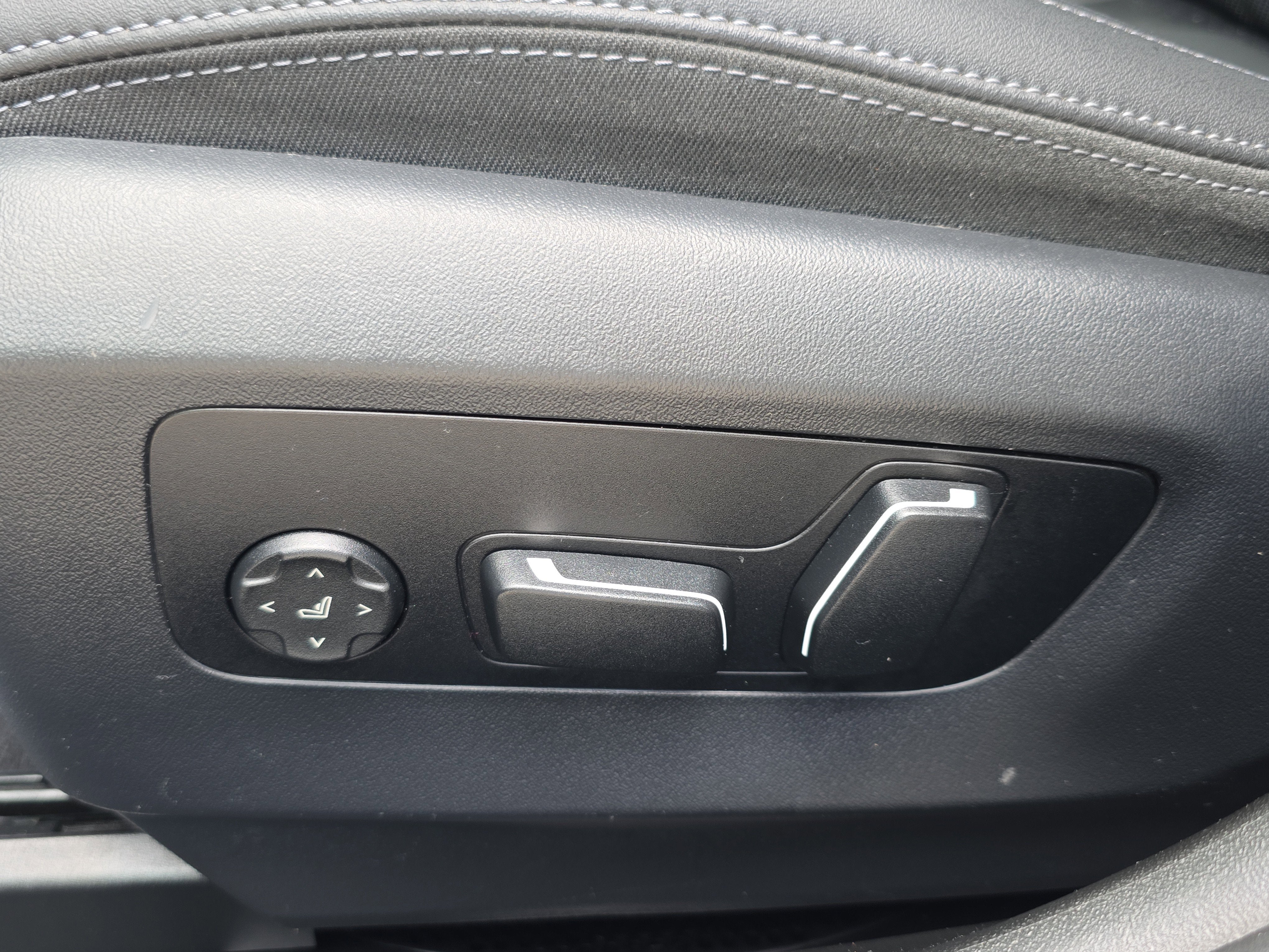 2025 BMW 5 Series 530i