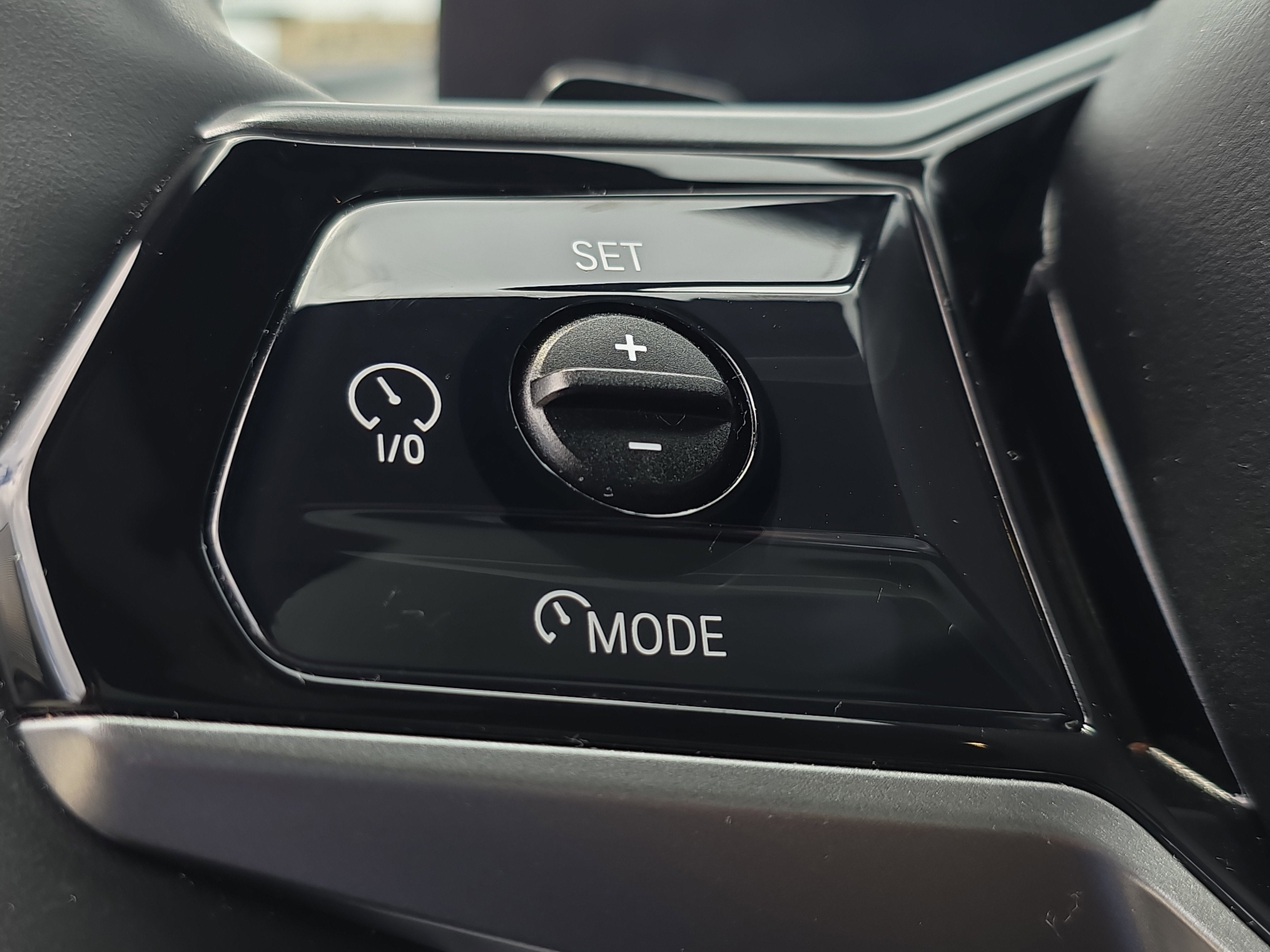 2025 BMW 5 Series 530i