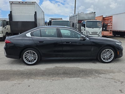 2025 BMW 5 Series 530i