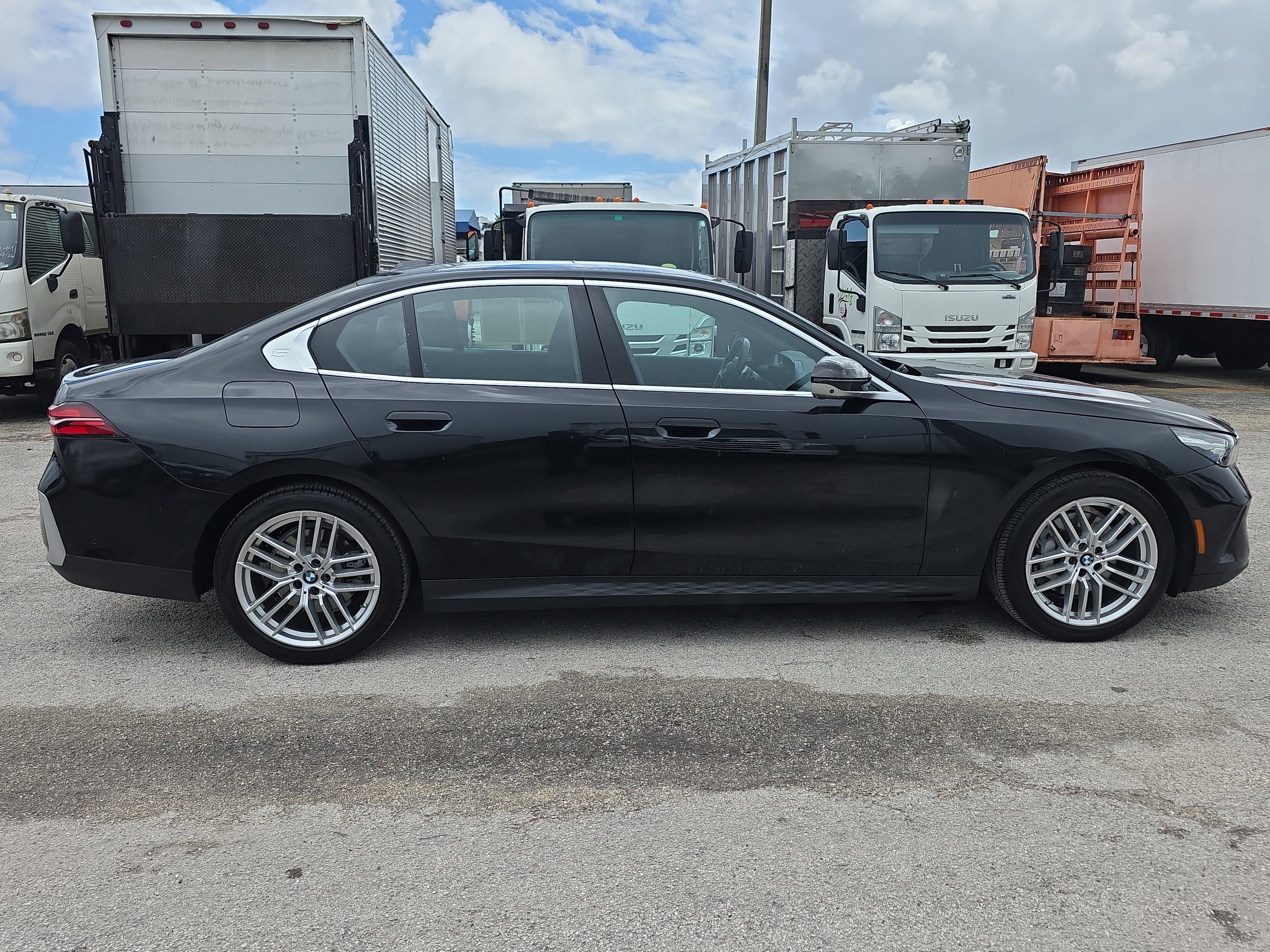 2025 BMW 5 Series 530i