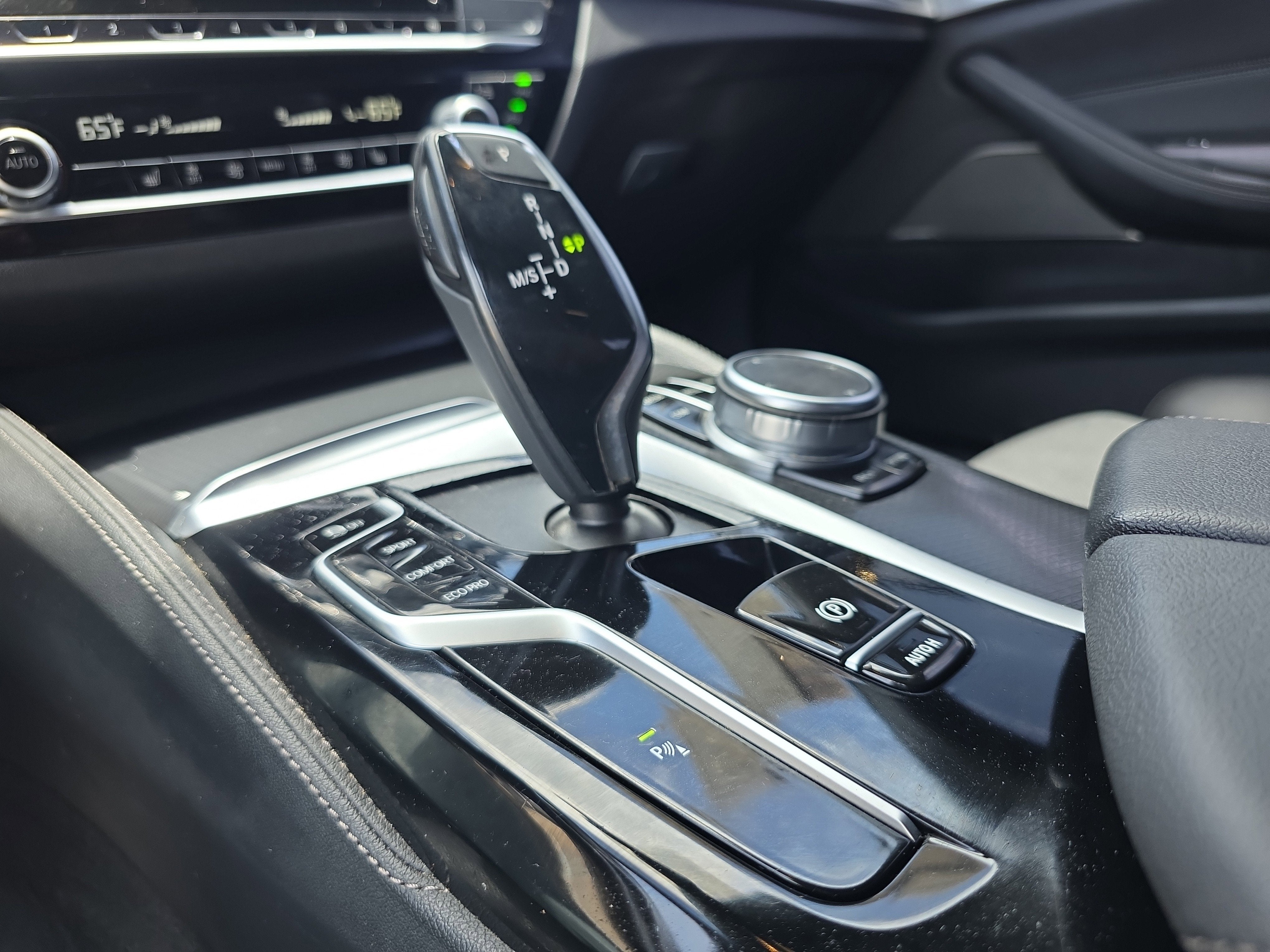 2023 BMW 5 Series 530i