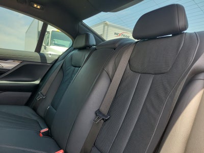 2022 BMW 7 Series 740i