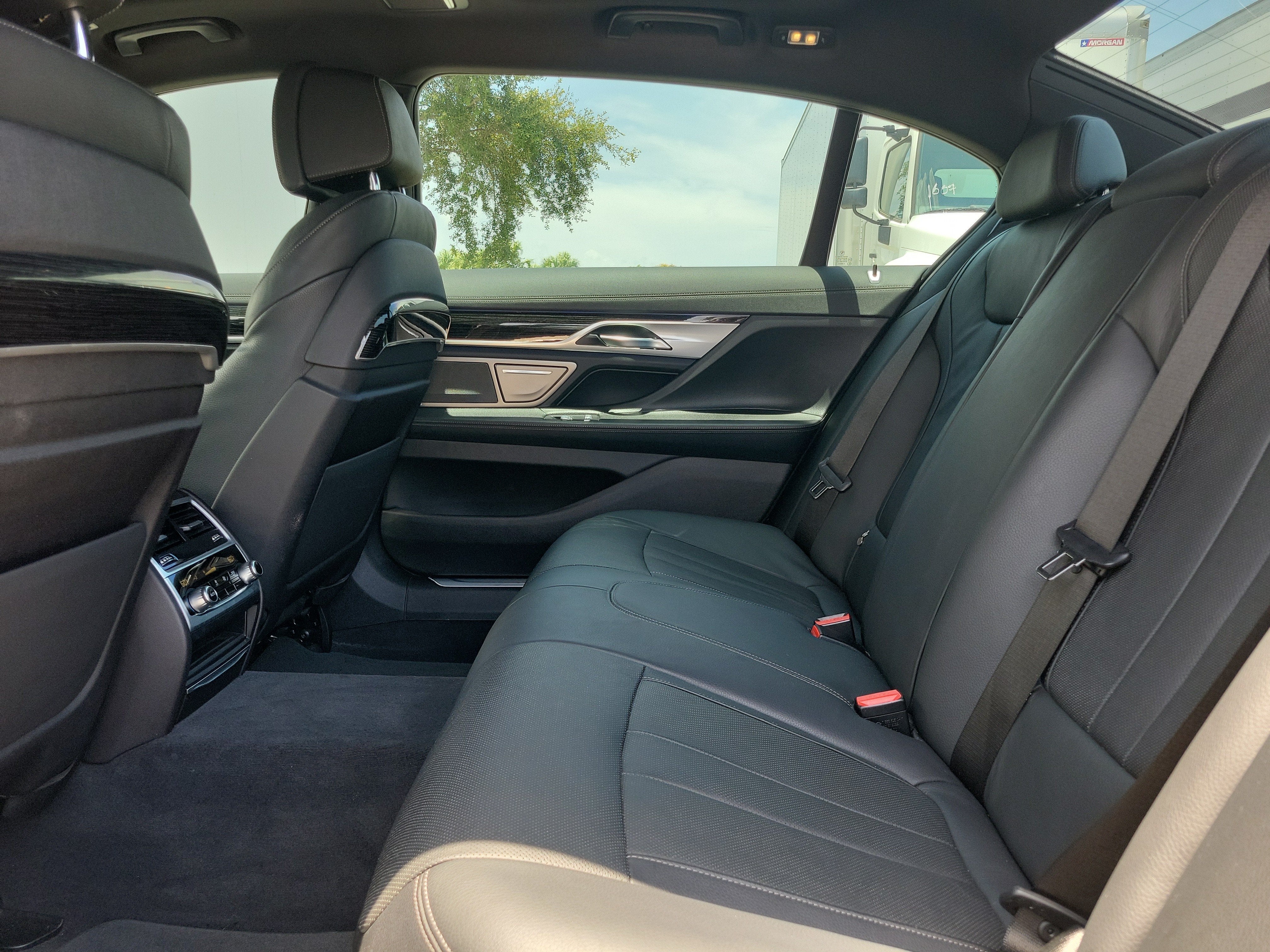 2022 BMW 7 Series 740i