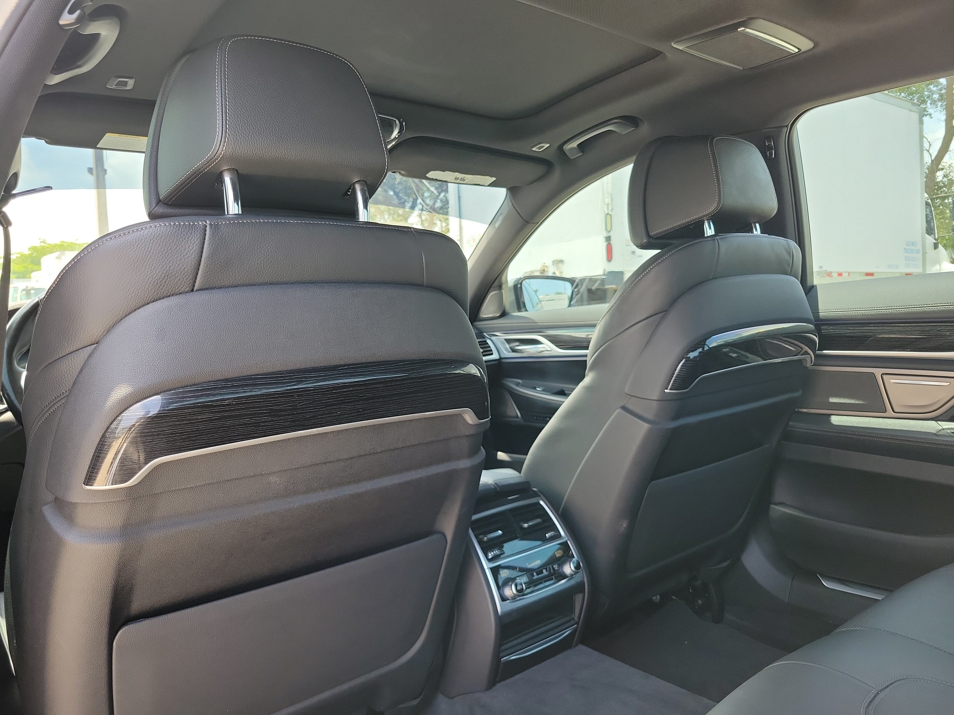 2022 BMW 7 Series 740i