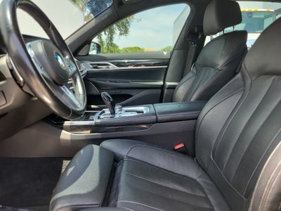 2022 BMW 7 Series 740i