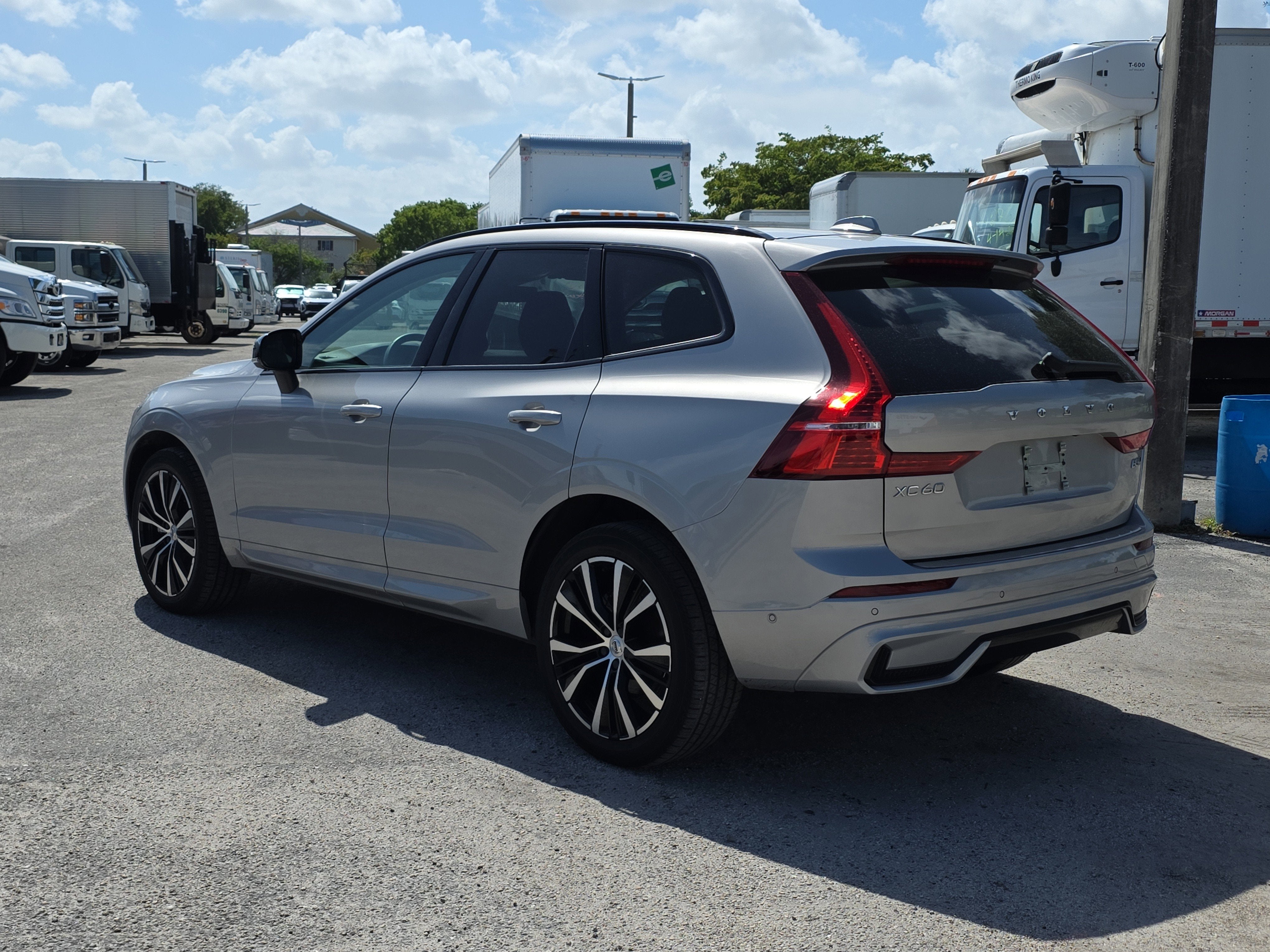 2024 Volvo XC60 Plus Dark Theme