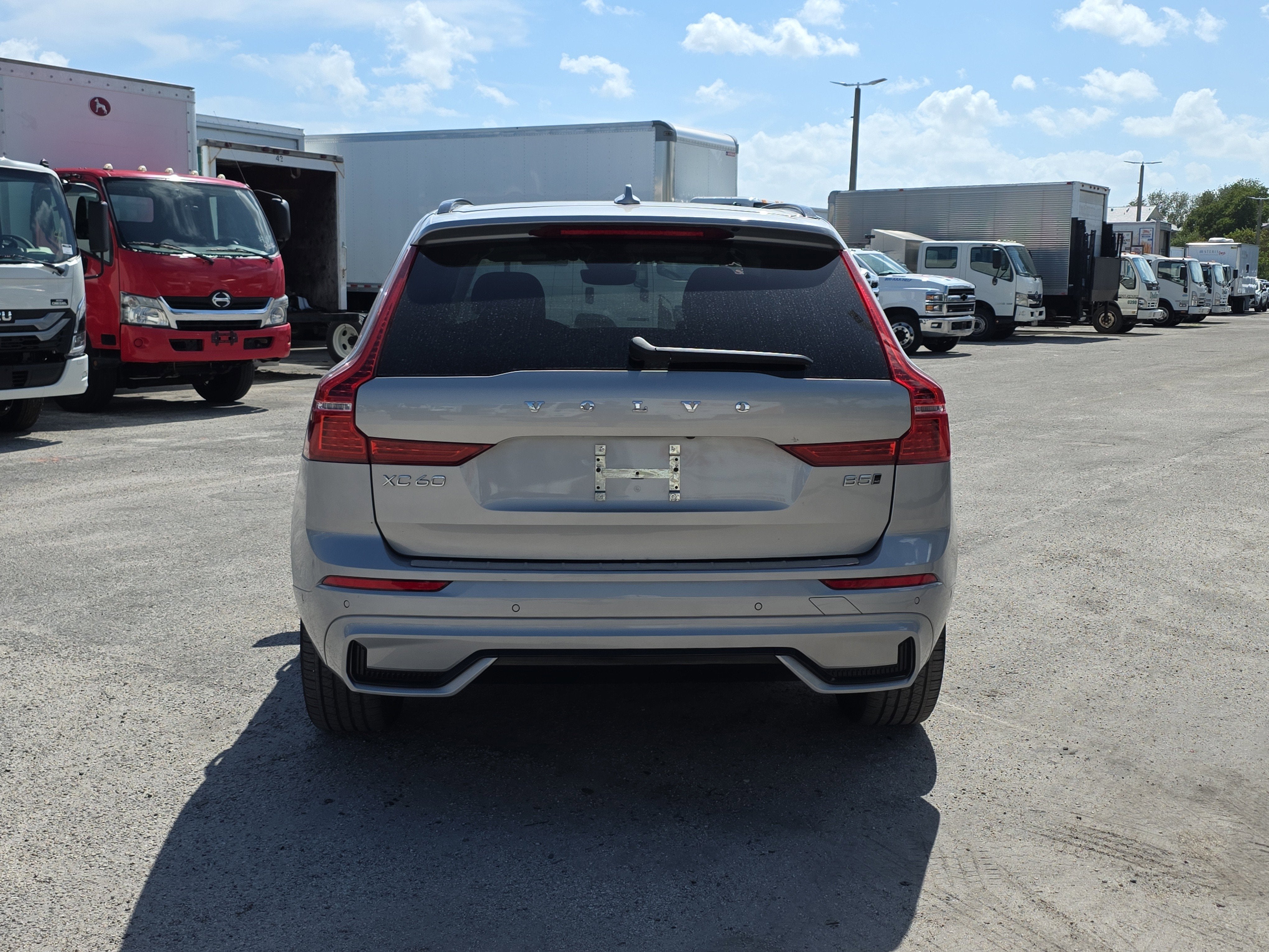 2024 Volvo XC60 Plus Dark Theme